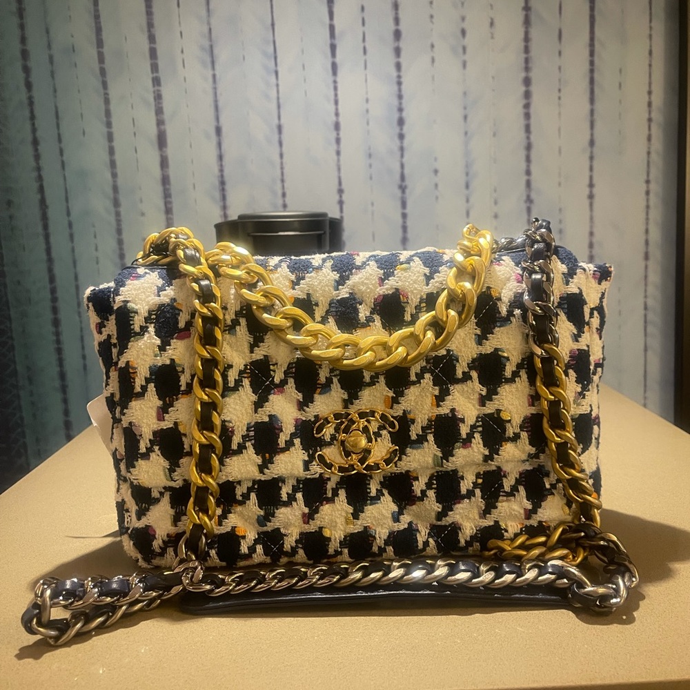 Chanel 19 ecru bag